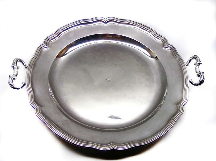 Mid-18th century Spanish large silver ragout dish by Pascual de Valasco, Valencia c.1750